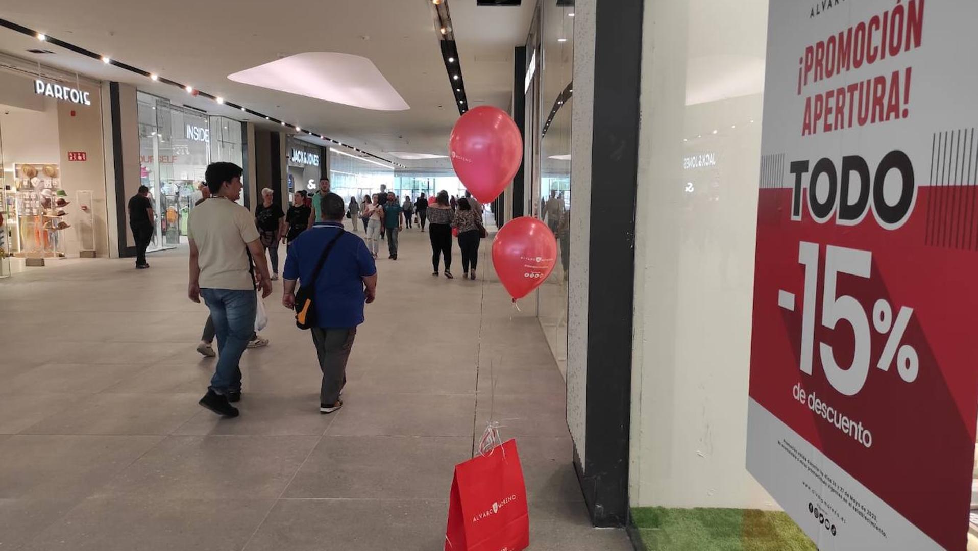 Así es la nueva galería comercial del Jaén Plaza, cubierta, y estas son